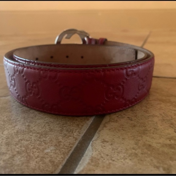 Red mens Gucci belt !! Clean great condition ! - Picture 3 of 4